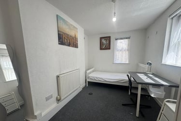 2 bed flat, Mount Street, North Hill, Plymouth, PL48NZ - Image 2
